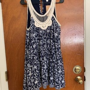 Buttons sz L swing dress with macrame detail